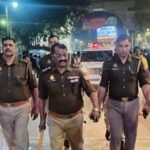 मथुरा 3 मार्च 26 *क्षेत्राधिकारी सदर जनपद मथुरा द्वारा वृंदावन परिक्रमा मार्ग में पैदल गश्त*