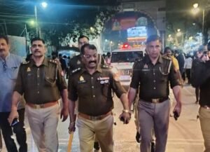 मथुरा 3 मार्च 26 *क्षेत्राधिकारी सदर जनपद मथुरा द्वारा वृंदावन परिक्रमा मार्ग में पैदल गश्त*