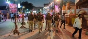 मथुरा 4 मार्च 26* क्षेत्राधिकारी सदर द्वारा होली पर्व पर वृंदावन परिक्रमा मार्ग में पैदल गश्त*