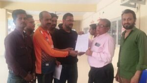 बांदा12मार्च26*खिलाड़ियों ने आज जिलाधिकारी को एक शिकायत पत्र सौंपकर एक निजी प्रदर्शनी की अनुमति रद्द करने की मांग की है।**