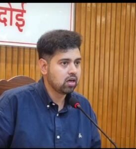 हरदोई में डीएम का गैस एजेंसियों पर औचक निरीक्षण, 24 घंटे में लंबित डिलीवरी पूरी करने के निर्देश