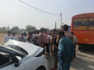 कौशाम्बी 18 मार्च 26*बस चालक ने अचानक लगाई ब्रेक जिससे पीछे से आ रही कार टकराई कार हुई छतिग्रस्त*