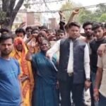 कौशाम्बी 20 मार्च 26*शाम होते ही विद्युत कटौती से आक्रोशित जनता ने किया प्रदर्शन*