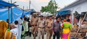 मथुरा 22 मार्च 26 *पुलिस अधीक्षक ग्रामीण एवं क्षेत्राधिकारी छाता द्वारा नरी सेमरी मेला में पुलिस बल के साथ पैदल गश्त*