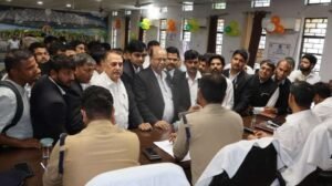 मथुरा 24 मार्च 26*तहसील छाता में संपूर्ण समाधान दिवस के अवसर पर डीएम व एसएसपी द्वारा फरियादियों की शिकायत का निस्तारण*