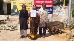 बांदा25मार्च26*एसपी कार्यालय पहुंची पीड़िता ने पुलिस अधीक्षक को लिखित शिकायत पत्र देकर न्याय की गुहार लगाई*