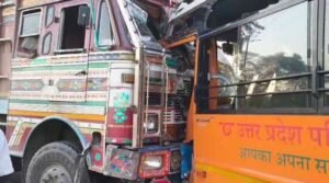 बांदा25मार्च26*रोडवेज बस और ट्रक की हुई आमने-सामने की जोरदार टक्कर **