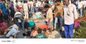 कौशाम्बी 27 मार्च 26*हाईवे पर खड़े ट्राला से टकराई पिकअप, 8 श्रद्धालुओं की मौत