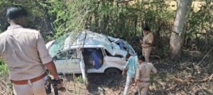 महोबा 28 मार्च 26*बेकाबू कार खाई में गिरी एक की मौत दो घायल सुपा चरखारी मार्ग पर हुआ हादसा