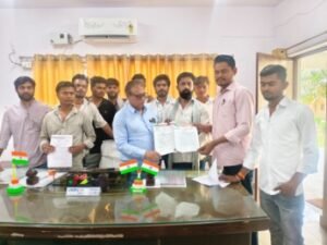 बांदा28मार्च26*ओलावृष्टि और बेमौसम बारिश से रबी फसलें चौपट, भाजपा नेता ने डीएम से मुआवजे की मांग की*