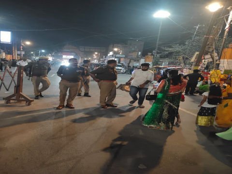 मथुरा 8 मार्च 26 *क्षेत्राधिकारी सदर मथुरा द्वारा पुलिस बल के साथ वृंदावन क्षेत्राअंतर्गत पैदल गश्त *