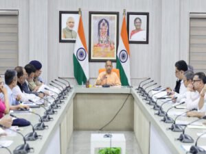 लखनऊ- यूपी में तेल गैस की किल्लत पर फैलाई अफवाह तो खैर नहीं।