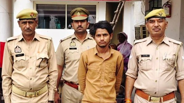 मथुरा 14 मार्च 26*थाना छाता पुलिस टीम द्वारा अभियुक्त को 35 पव्वा अवैध देशी शराब सहित गिरफ्तार किया गया ।*