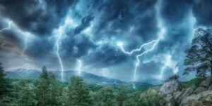 बाँदा1अप्रैल26*तेजआंधी के दौरान बुजुर्ग चारपाई समेत उड़ा,हुआ घायल*