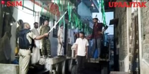 रोहतास 2 अप्रैल 26*हत्या मामले में पुलिस ने बड़ी कार्रवाई करते हुए बुधवार की शाम तीन फरार अभियुक्तों का घर कुर्क कर दिया।*