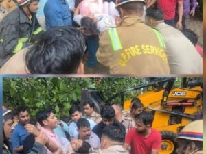 कानपुर नगर 4 अप्रैल 26*कानपुर के काकादेव क्षेत्र में आंधी-बारिश से पेड़ गिरा