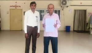 बांदा6अप्रैल 26* किसानों ने जिलाधिकारी को लिखित शिकायत पत्र देकर गेहूं खरीद केंद्र चालू कराए जाने की मांग की*