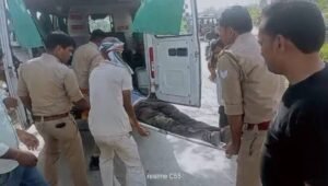 अयोध्या 11 अप्रैल 26*ई रिक्शा नाले में गिरा तीन घायल
