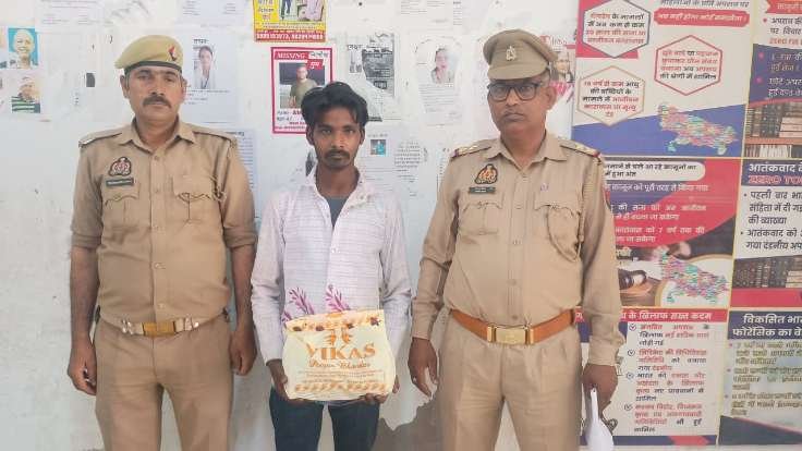 मथुरा 11 अप्रैल 26* 01 अभियुक्त को 470 ग्राम अवैध नशीले पदार्थ (गांजा) सहित किया गया गिरफ्तार ।*