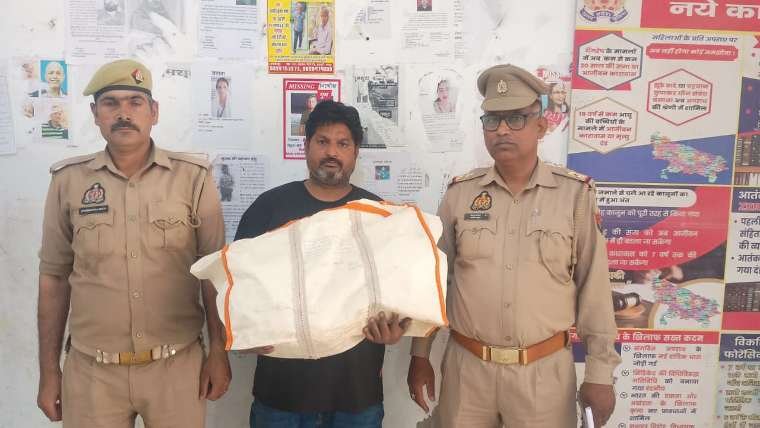 मथुरा11अप्रैल26* 1अभियुक्त को 03 किलो 200 ग्राम नाजायज नशीला पदार्थ गांजा व 01 स्कूटी सहित किया गिरफ्तार ।*