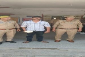 मथुरा 12 अप्रैल 26*थाना बलदेव पुलिस टीम द्वारा 01 अभियुक्त को 210 ग्राम अवैध नशीला पदार्थ गांजा सहित किया गिरफ्तार ।*