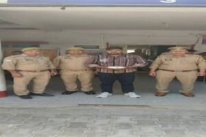 मथुरा 12 अप्रैल 26*थाना बलदेव पुलिस टीम द्वारा 01 अभियुक्त को 200 ग्राम अवैध नशीला पदार्थ गांजा सहित किया गिरफ्तार ।*