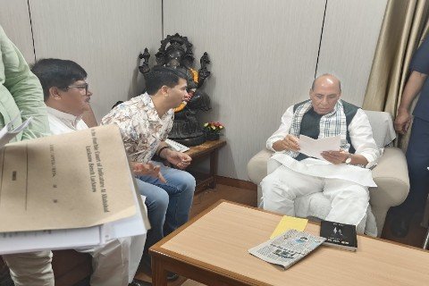 लखनऊ 12 अप्रैल 26*व्यापारियों ने रक्षा मंत्री राजनाथ सिंह से की आरोपी कथित भाजपा नेता की शिकायत*