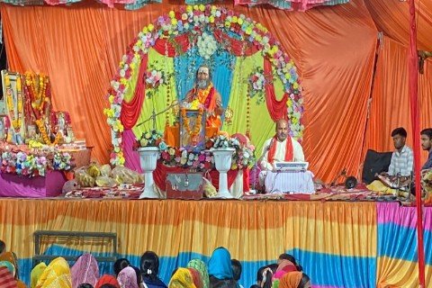 लखनऊ 12 अप्रैल 26*श्रीमद भागवत कथा के तीसरे दिन श्रद्धालुओं की भारी भीड़ उमड़ी।