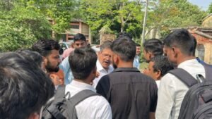 भागलपुर 16/04/2026*आयोजित बीसीए सत्र 2024-27 की परीक्षा में गंभीर अनियमितताओं को लेकर कड़ा विरोध दर्ज कराया गया है।