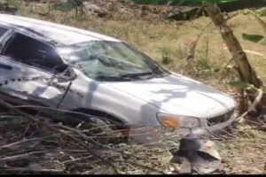 हरदोई 16 अप्रैल 26*नशे में धुत्त युवक ने कार में मारी टक्कर, अल्टो कार अनियंत्रित होकर खाई में जा गिरी, बाल-बाल बचे कार सवार*