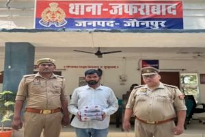 जौनपुर के जफराबाद में पांच लाख की हीरोइन के साथ बाइक सवार तस्कर को पुलिस ने किया गिरफ्तार*