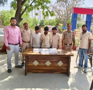 मथुरा 18 अप्रैल 26*थाना जैत पुलिस व रिवार्डिड टीम ने श्रद्धालुओं को बातों से बहकाकर टप्पेबाजी करने वाले 03 अभियुक्तगण को किया गिरफ्तार ।*