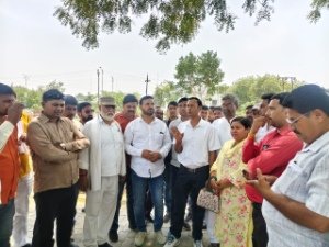 कौशाम्बी 18 अप्रैल 26*पत्रकार के साथ अमानवीय व्यवहार किए जाने के विरोध में पत्रकारों ने किया धरना प्रदर्शन*