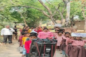 अयोध्या 20 अप्रैल 26*कम्पोजिट विद्यालय के अध्यापकों एंव बच्चों ने निकाली स्कूल चलो अभियान जागरूकता रैली