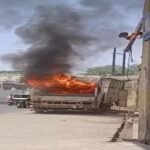 आगरा 22 अप्रैल 26*रकाबगंज थाने के बाहर खड़ी डीसीएम में लगी भीषण आग