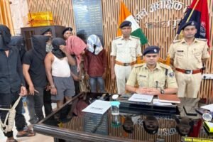 भागलपुर 22 अप्रैल 26*8.15 ग्राम ब्राउन शुगर एवं नगद 8,650 रु/- के साथ सात अपराधकर्मियों को किया गया गिरफ्तार।