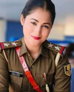 पूर्णिया बिहार22अप्रैल26* वर्दी में रील बनाने वाली महिला थानेदार पर गिरी गाज, SP स्वीटी सहरावत ने किया सस्पेंड*