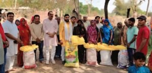 अयोध्या23अप्रैल26*भाजपा नेता आशीष शर्मा अग्निकांड पीड़ितों से मिले, बांटी राहत सामग्री