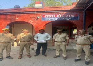 मथुरा 24 अप्रैल 26*थाना शेरगढ पुलिस द्वारा साइबर ठगी के अभियोग में वांछित 25000 रूपये के इनामी 01अभियुक्त गिरफ्तार ।*