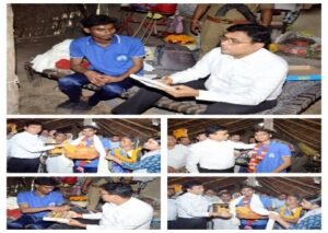 लखीमपुरखीरी 24 अप्रैल26*यूपी बोर्ड इंटरमीडिएट में 93.60% अंक के साथ जिला टॉप करने वाले से डीएम मिलने पहुँचे