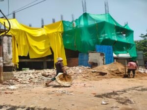 लखनऊ27अप्रैल26*लखनऊ विकास प्राधिकरण के जोन 6 में सील इमारत पर हो रहा निर्माण कार्य