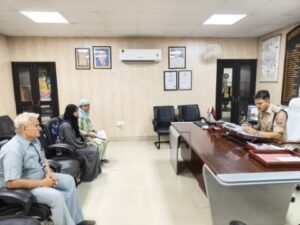 कौशाम्बी28अप्रैल26*एसपी ने की जनसुनवाई फरियादियों की समस्याओं को सुना एवं समाधान हेतु दिए आवश्यक दिशा निर्देश*