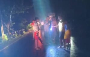 भागलपुर29अप्रैल26*अनियंत्रित बड़े वाहन ने मोटर साइकिल सवार तीन व्यक्तियों को मारी टकर,