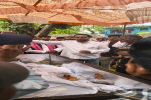 अयोध्या30अप्रैल26*19 दिन बाद लौटा बेटा… पिता की आंखें दरवाज़े पर ही ठहर गई थीं