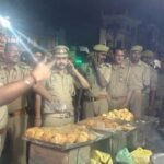 कौशाम्बी30अप्रैल26*चायल क्षेत्रअधिकारी अभिषेक सिंह ने मूरतगंज बाजार में पुलिस बल के साथ किया पैदल गस्त वचलाया