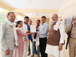 *बांदा 21अप्रैल 26*ग्राम पंचायत चौसड़ (अतर्रा) के ग्रामवासियों ने जिलाधिकारी को ज्ञापन देकर तीन बड़ी समस्याओं का तत्काल समाधान मांगा है।*