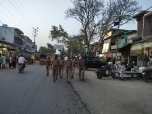 मथुरा 21 अप्रैल26 *क्षेत्राधिकारी मांट द्वारा सुरक्षा के दृष्टिकोण मांट क्षेत्र में पैदल गश्त*