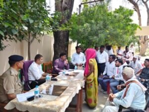 कौशाम्बी २१ अप्रैल २६**जिलाधिकारी ने भूमि विवादों के निस्तारण की स्थिति का किया स्थलीय सत्यापन*