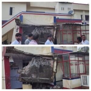 बांदा6अप्रैल 26*तेज हवा बारिश और ओले गिरने के चलते थाने का छज्जा ठहा फरियादी बुजुर्ग दंपति व पुलिसकर्मी हुए घायल इलाज जारी**