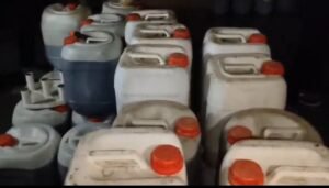 हापुड़ 16 अप्रैल 26* बिना लेवल के मिलावटी शहद के डिब्बो पर न मार्का और न एक्सपायरी डेट 